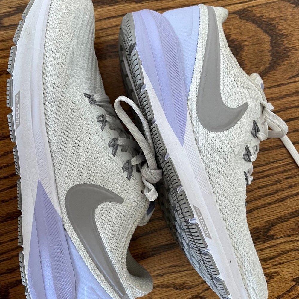 Women's Nike Zoom Structure 22 Sneakers - Size 8